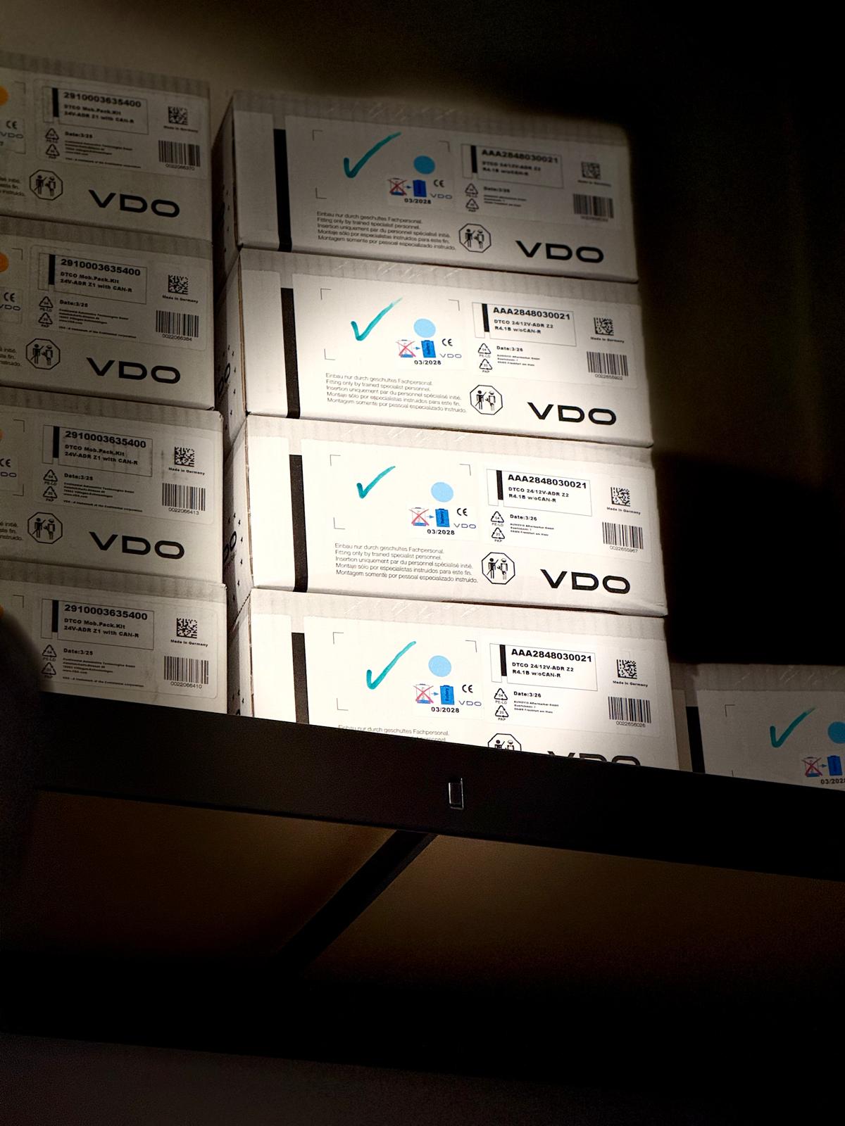 Stoc original VDO Continental — kit-uri DTCO 4.1 Smart 2 sigilate la atelier